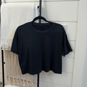 Vuori Energy Tee. Size M. Color - Navy.